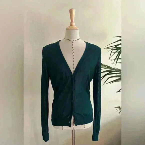 Uniqlo Lightweight Sheer Cardigan | Medium | Deep Green - Picture 2 of 11